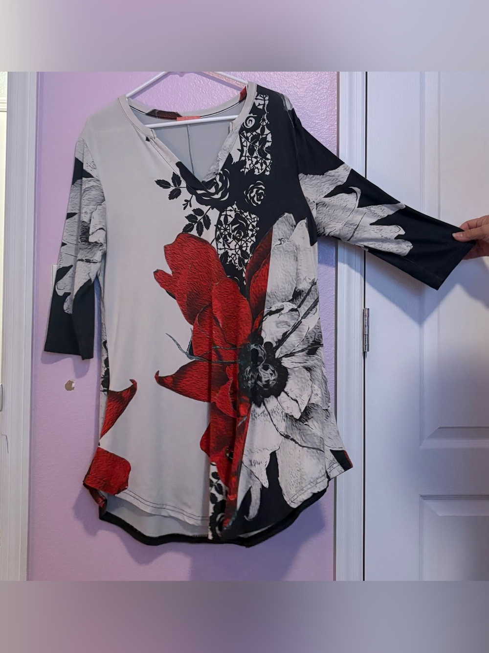 V-Neck Floral Print Tunic Top in Red, Black & White